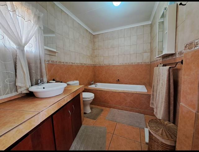 3 BEDROOM HOUSE FOR SALE IN FALCON RIDGE